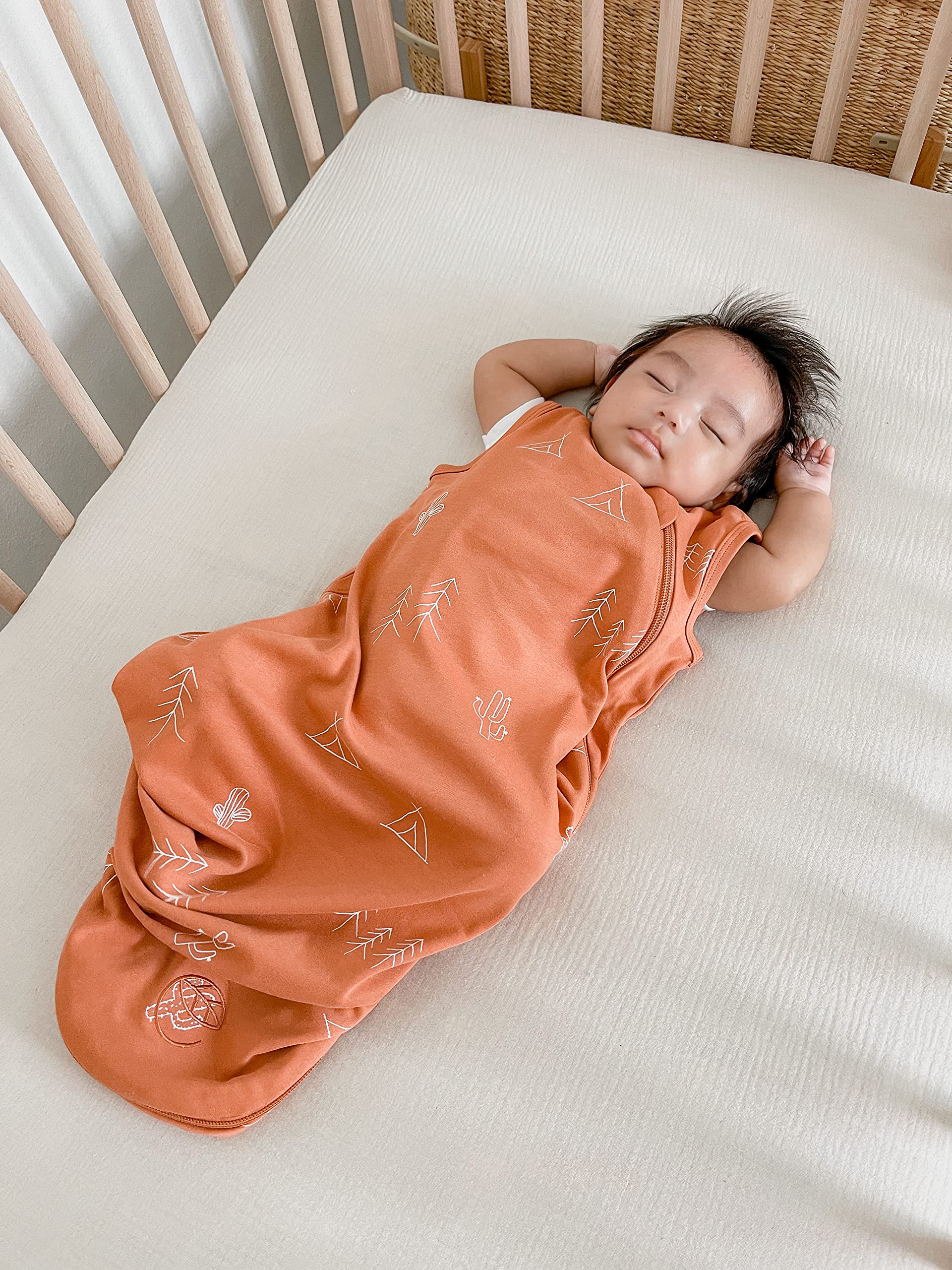 Ecolino desert sleep sack zipper detail close-up shows convenient 2-way zipper for quick diaper changes.