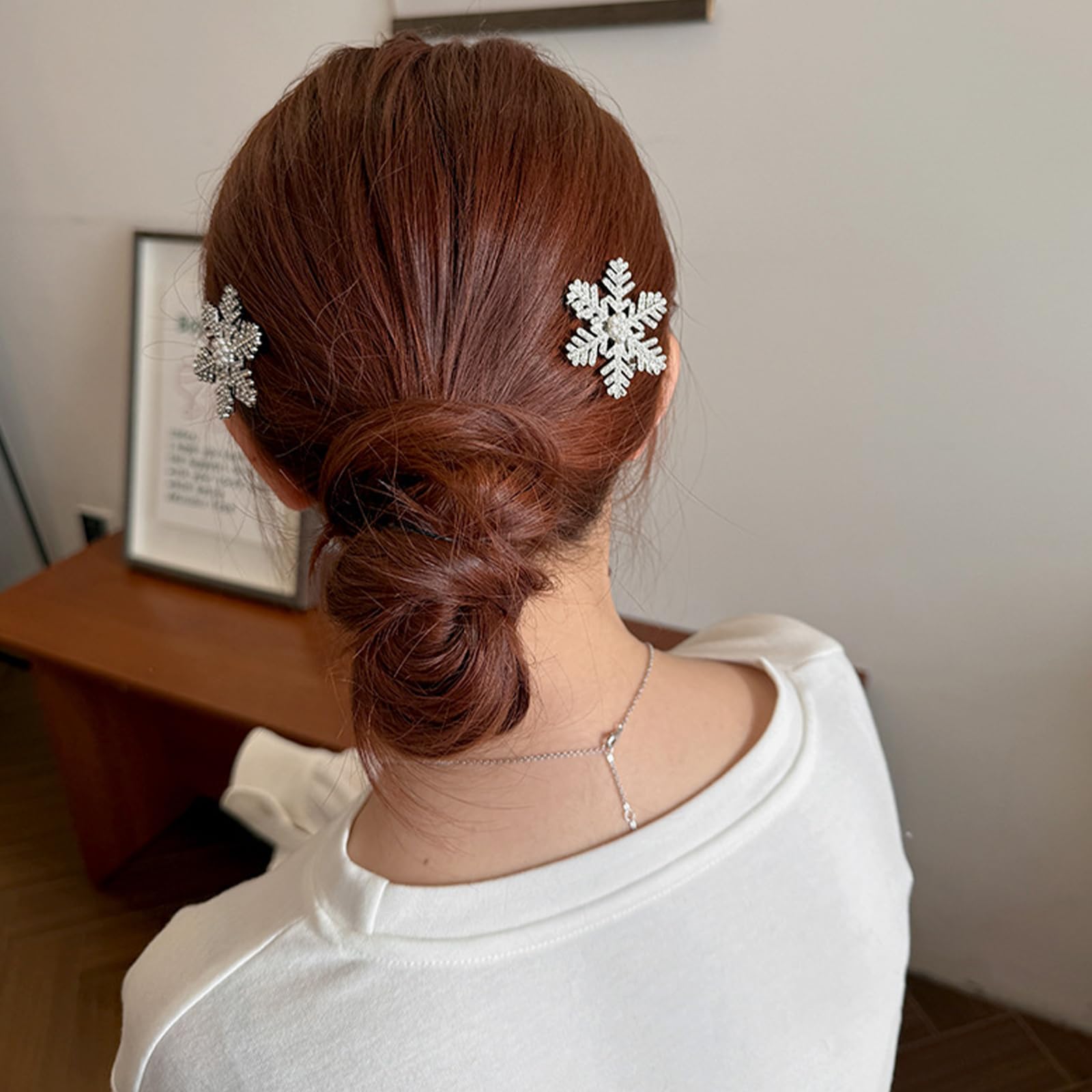 Ecuupas girls and women snowflake hair accessory for celebrations