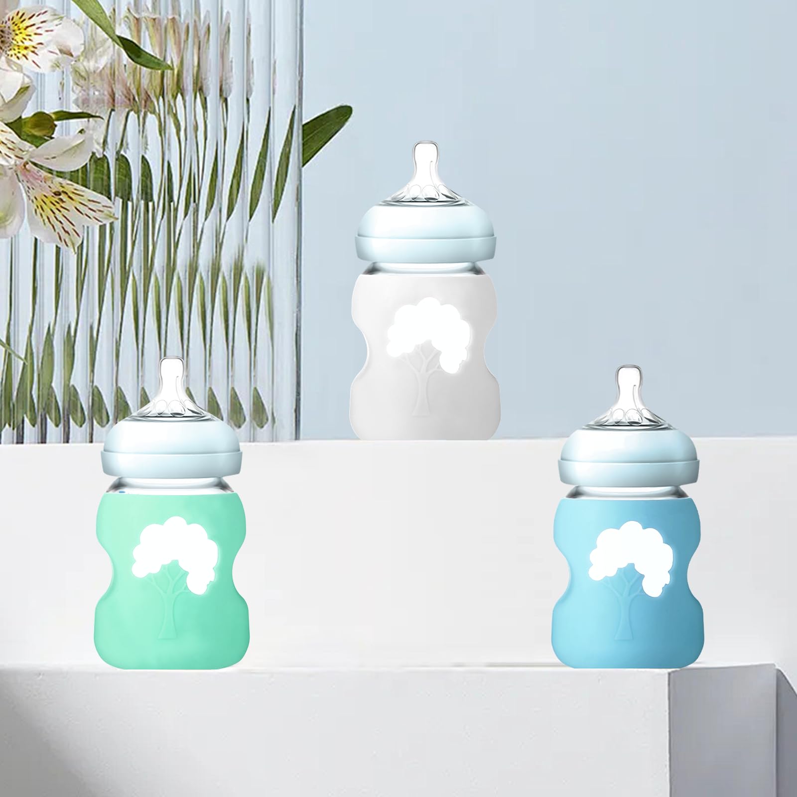 EeYahYong tri-color set on bottle adds baby-friendly appeal and style.