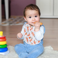 Egmao baby Snap Muslin Bib Peach demonstrates soft layers for comfortable wear