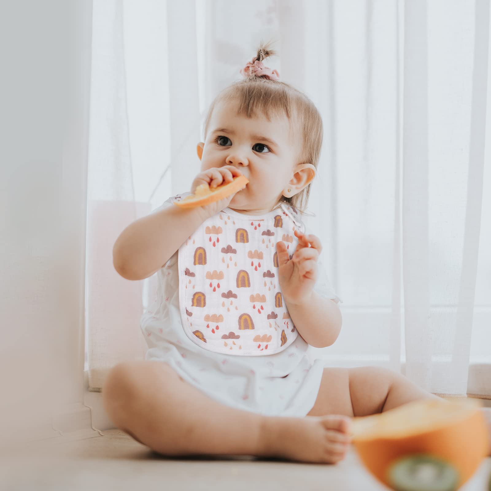 Egmao Clouds bib close-up highlights soft fabric and secure snaps.