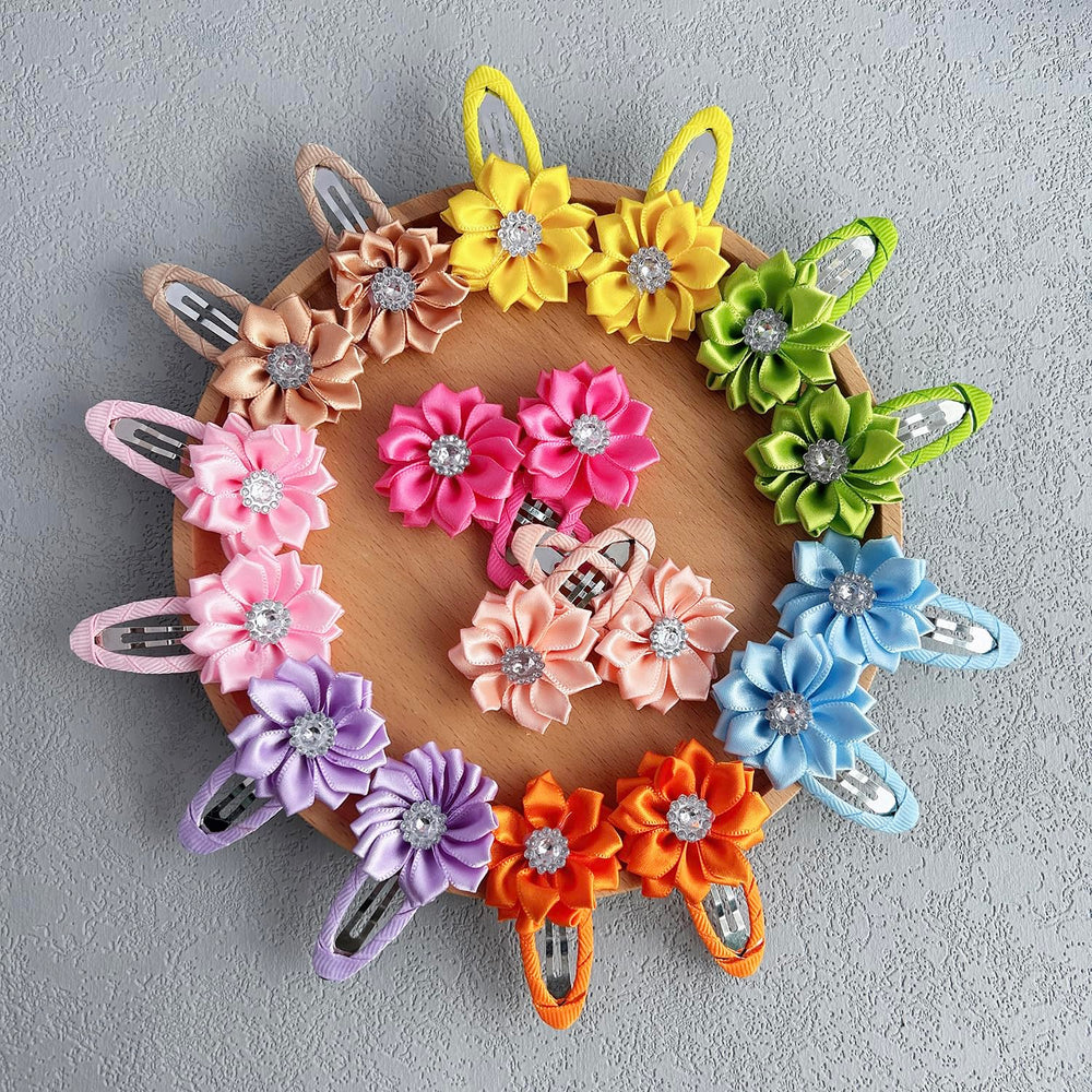 Elesa Miracle 2-inch flower clip closeup showing secure snap clip for gentle hold