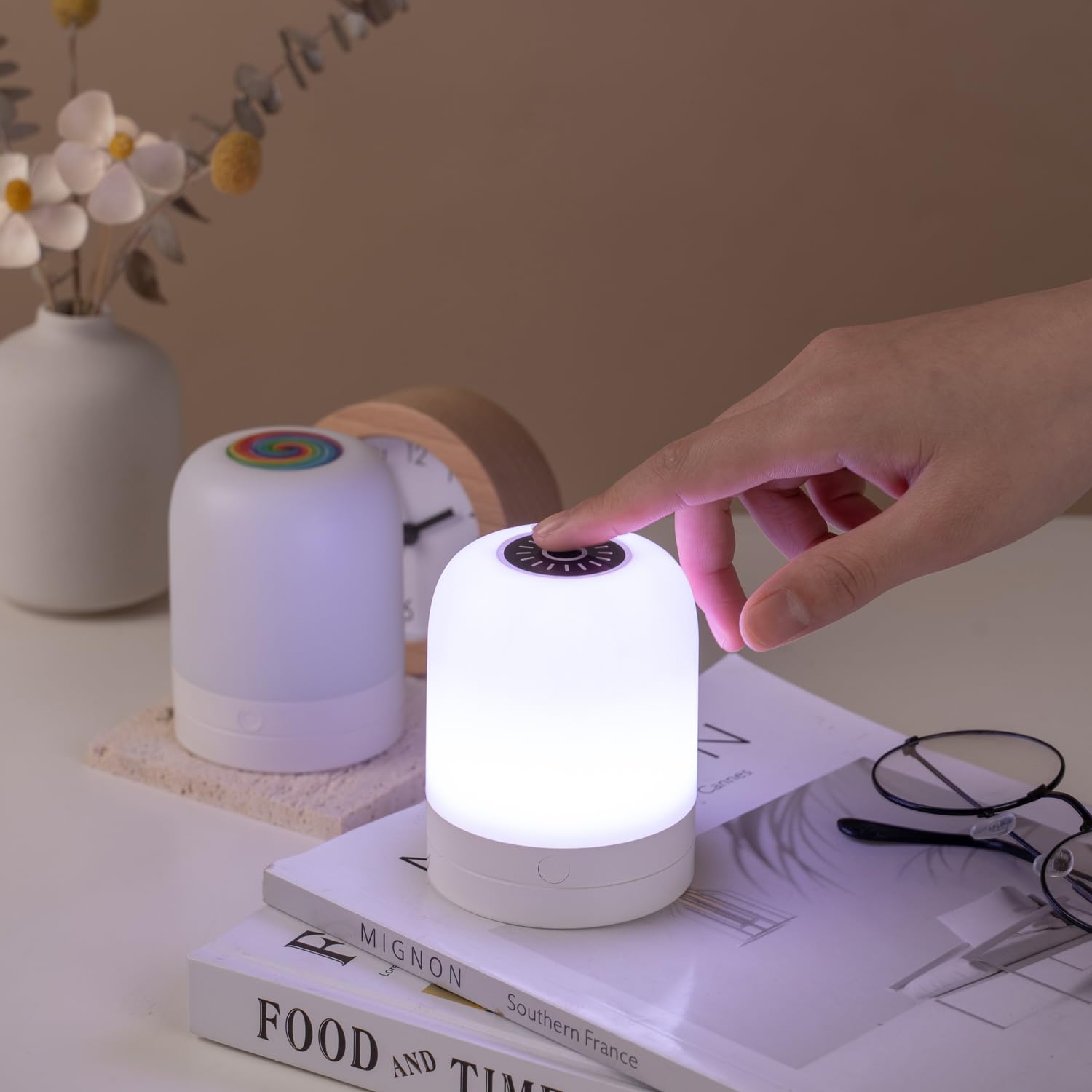 ELITUN night light USB-C charging offers portable, cordless convenience