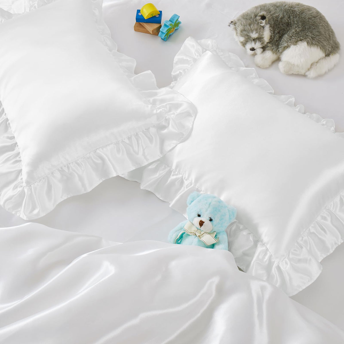 Entisn Ruffle Satin Toddler Pillowcase 2-pack features silky fabric for gentle sleep.
