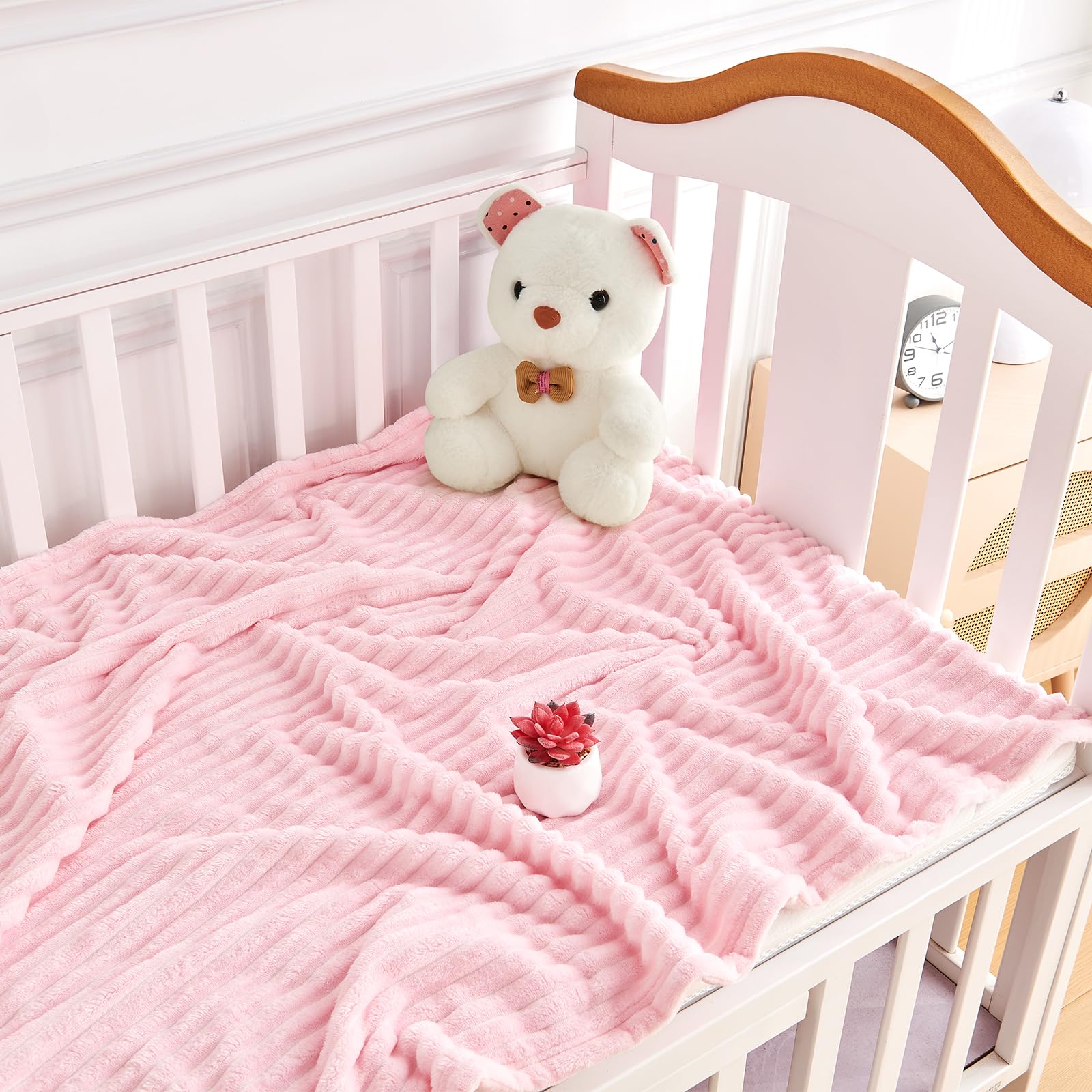 Eonkasp blanket closeup shows plush microfiber texture and gentle touch