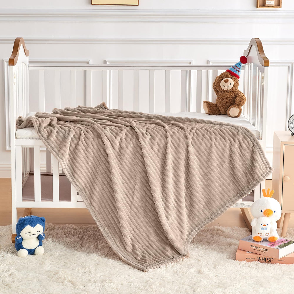Eonkasp lightweight blanket for car seats and travel, easily portable.