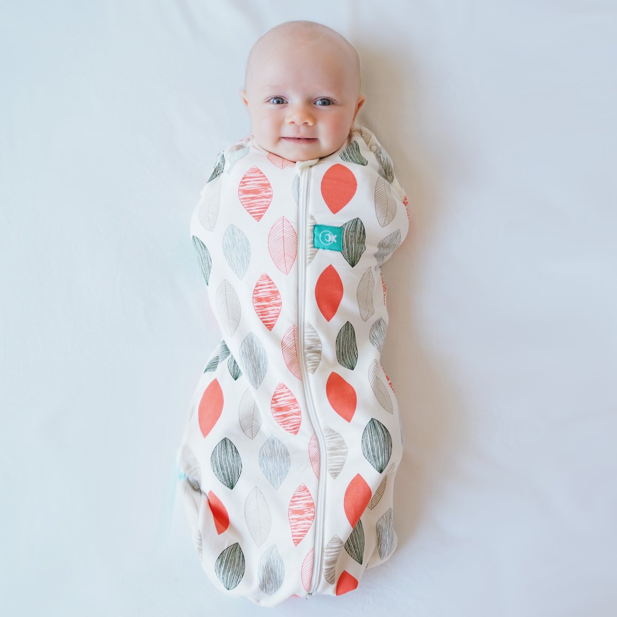 ergoPouch Cocoon Swaddle Sack front view promotes secure, cozy baby sleep.