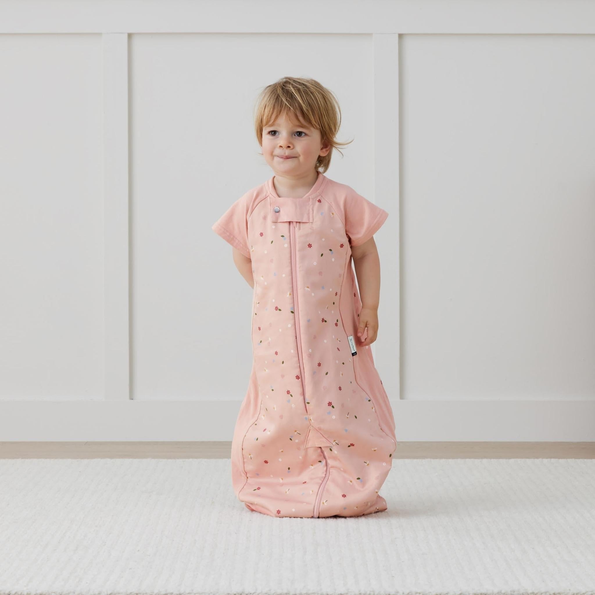 ergoPouch Sleep Suit Bag Daisies legs mode demonstrates toddler leg flexibility