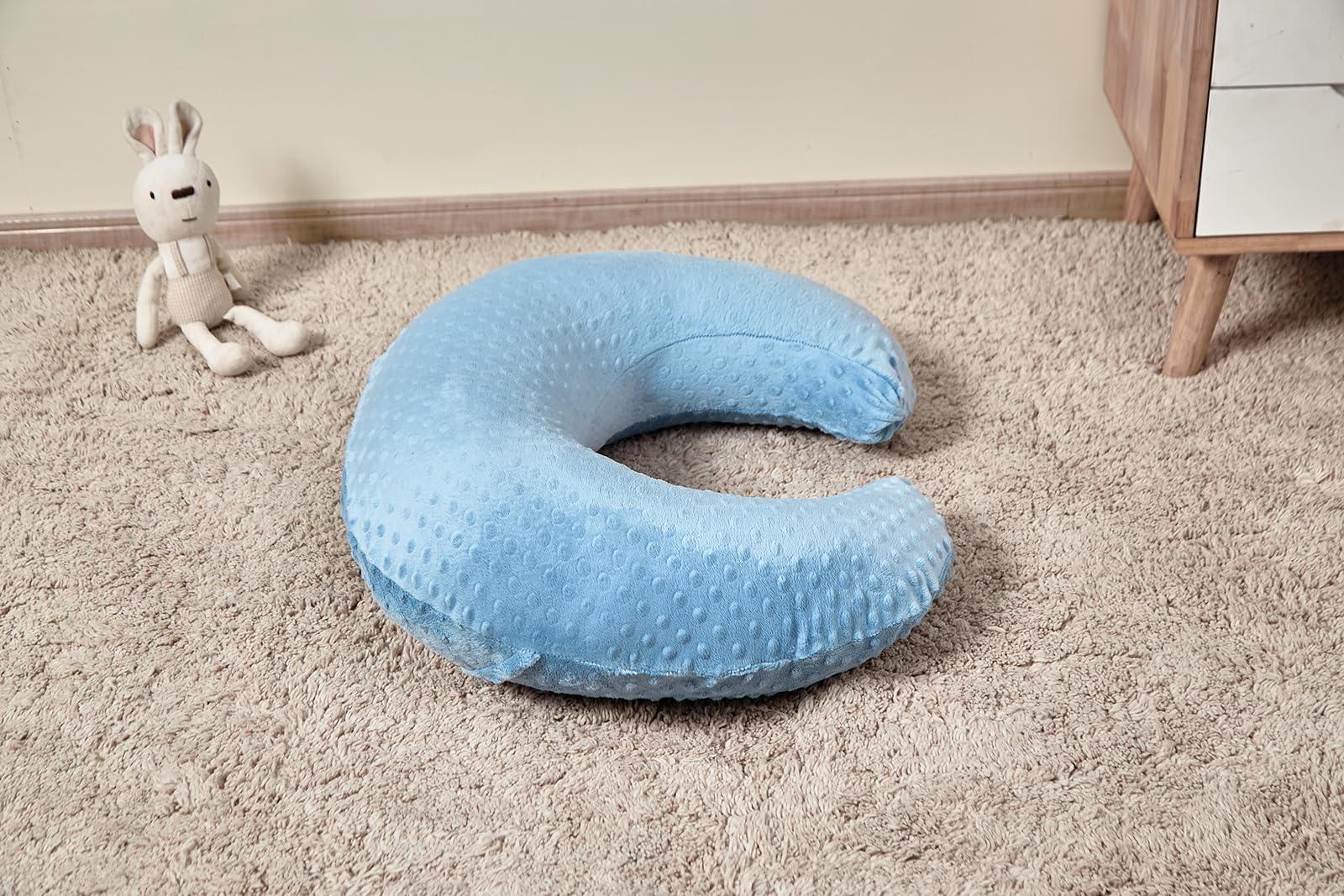 Baby sitting practice with ESEN pillow in blue for stability