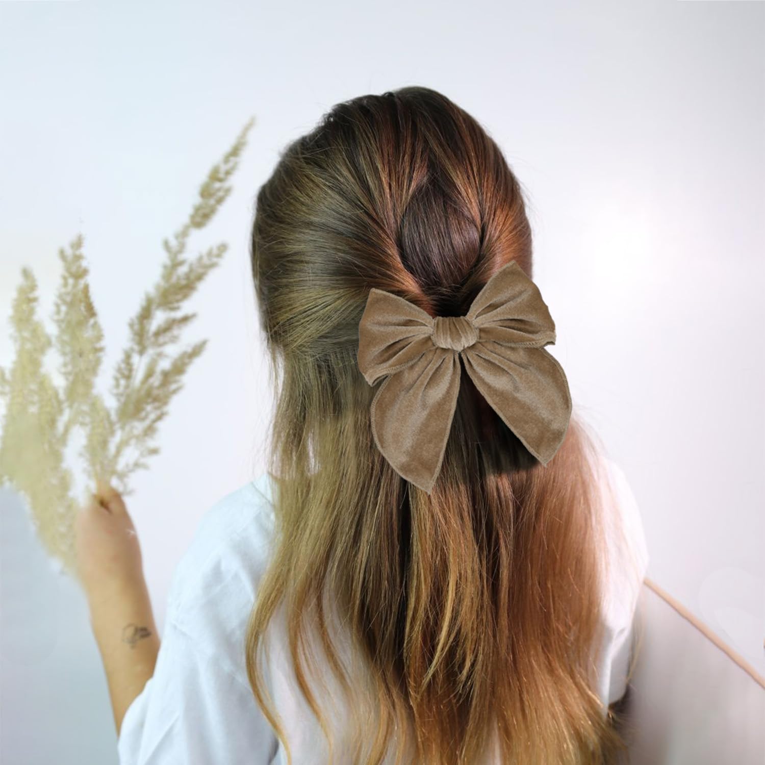 Esumun durable alligator clip bows gentle on hair during daily wear.