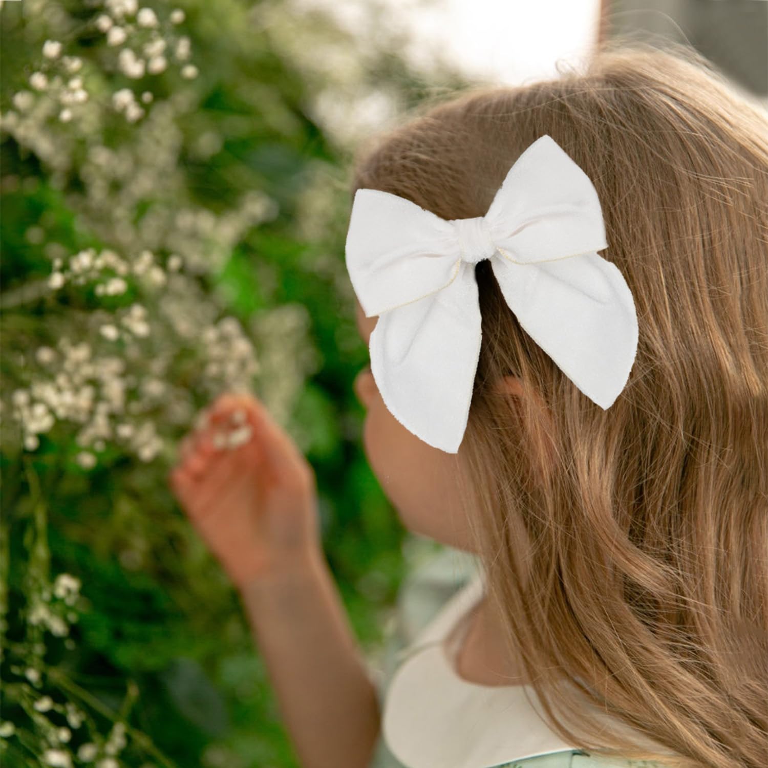 Esumun large velvet bows perfect for autumn and winter outfits.