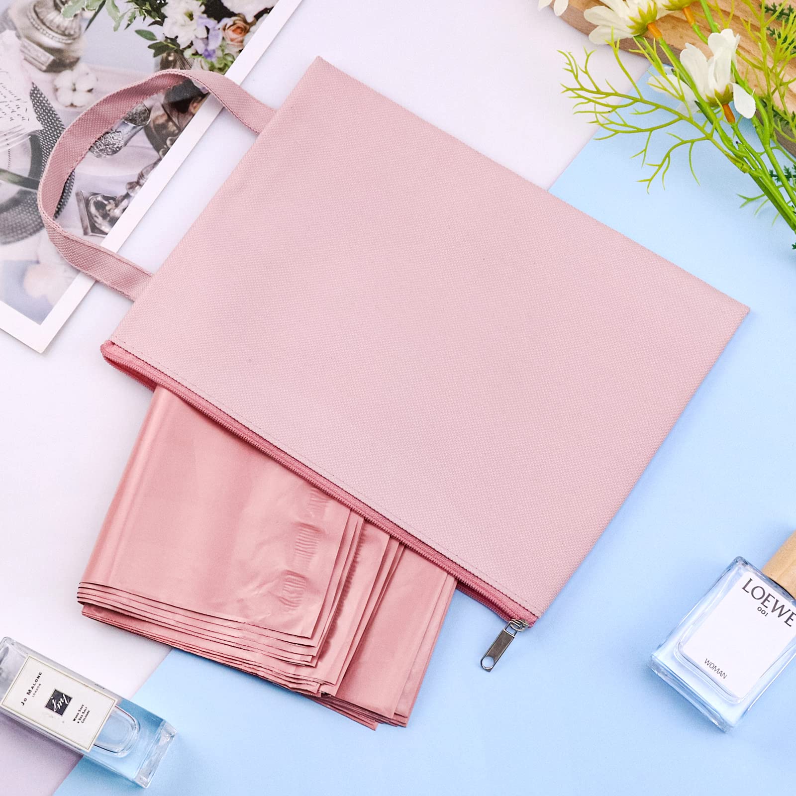 Etenpo leak-proof diaper bag with waterproof material prevents spills.