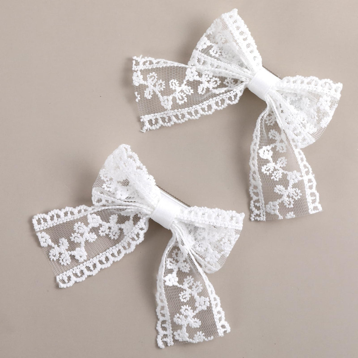 EupHHonycs white lace bow hairpin front view with secure alligator clip for daily wear.
