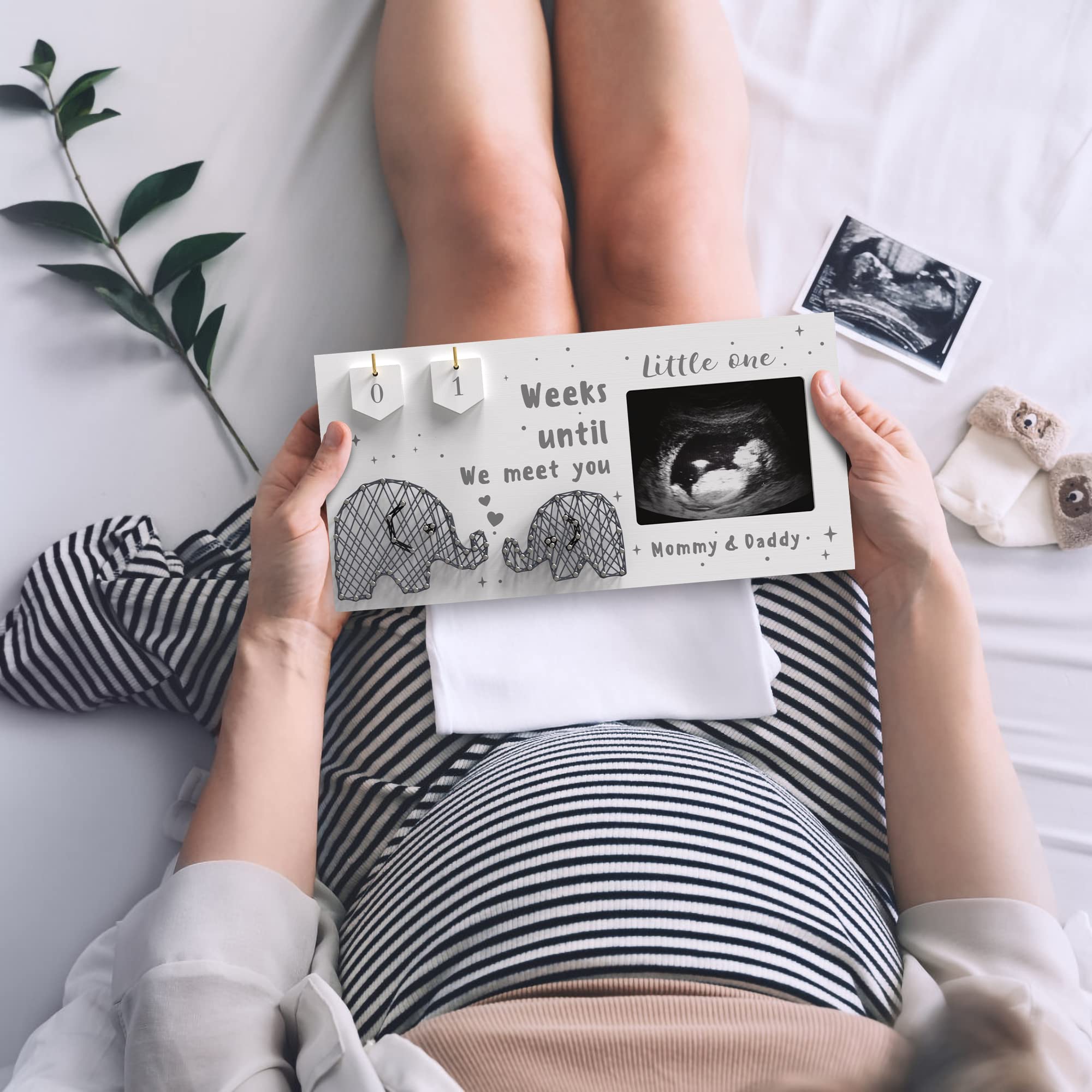 EURSET Baby Countdown Frame shows wooden number plaques for weeks
