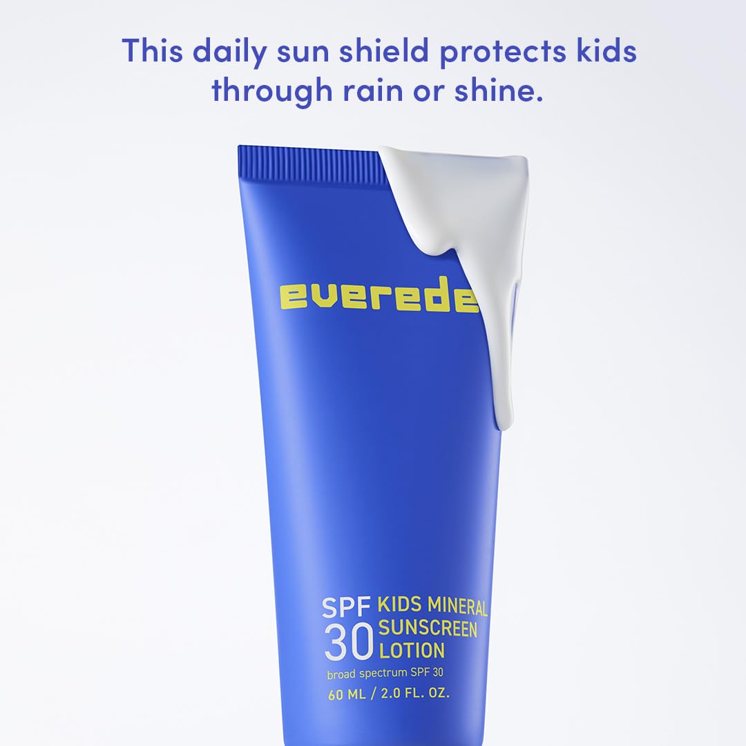 Evereden sunscreen on a family at the beach shows broad outdoor protection.