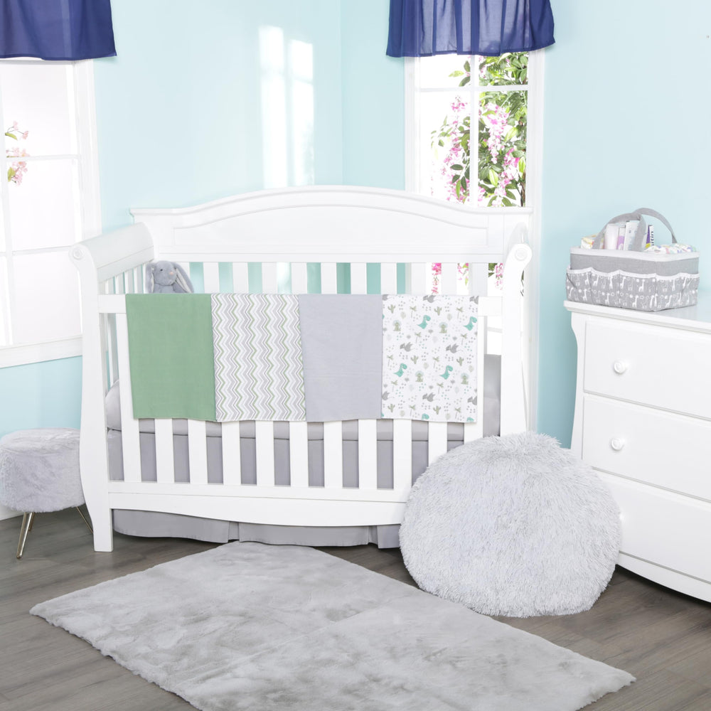 EVERYDAY KIDS chevron-pattern blanket for stylish swaddling and layering warmth.