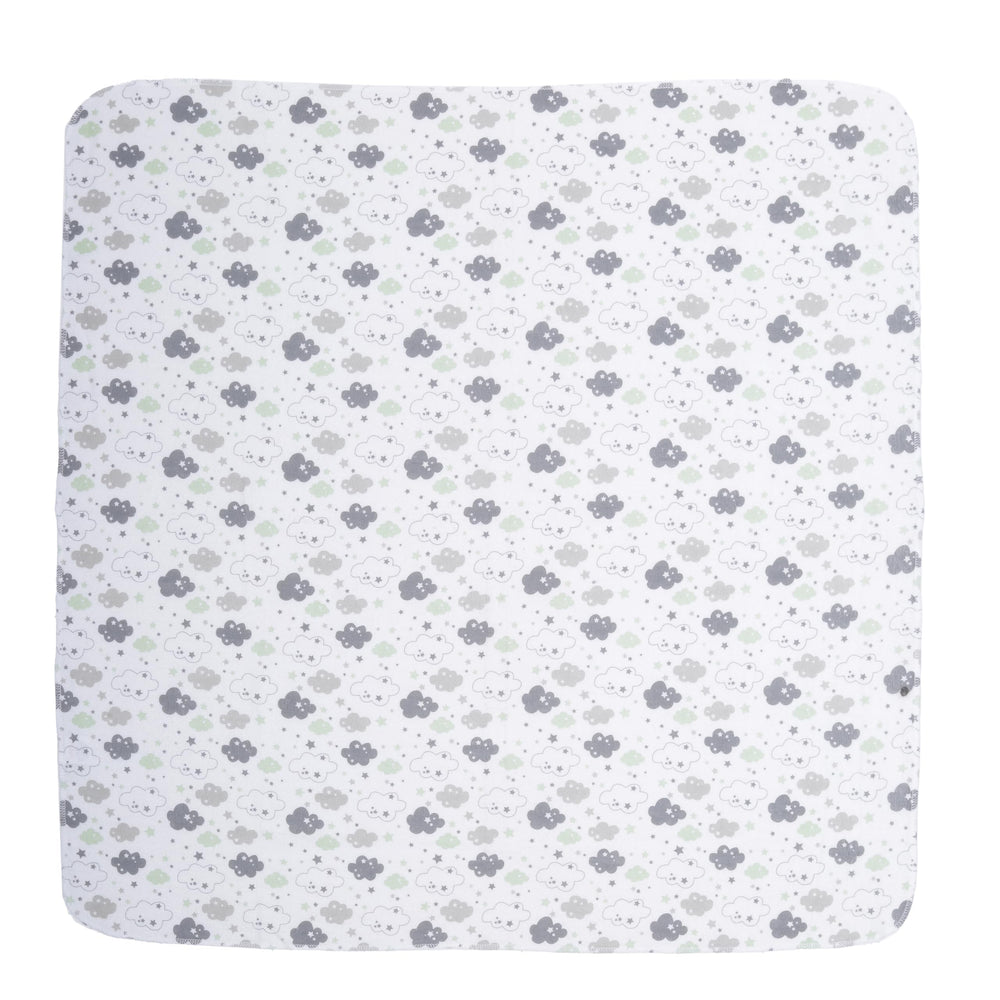 Everyday Kids baby swaddle blanket demonstrates easy wrapping and snug coverage.