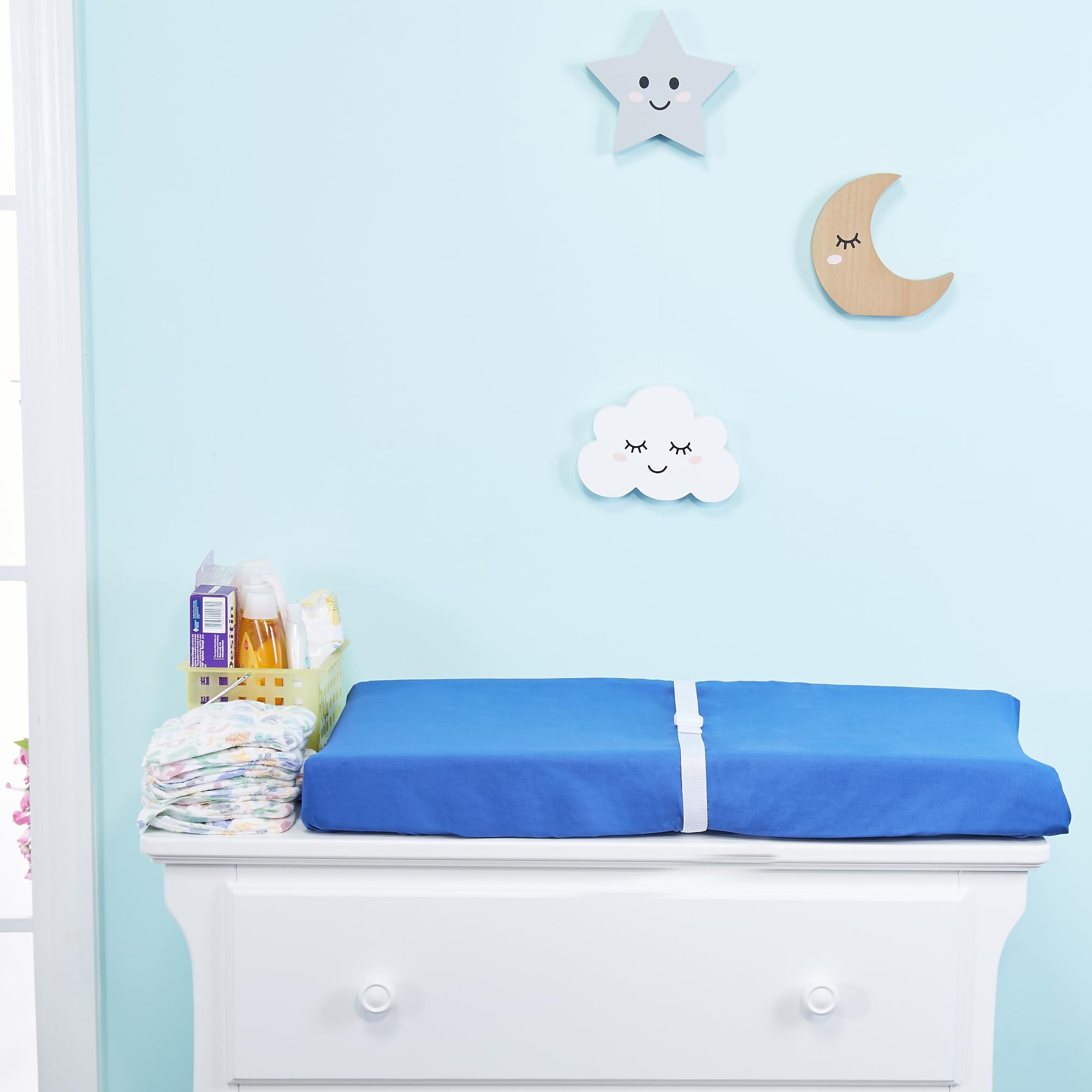 EVERYDAY KIDS changing pad cover elastic-fit stays securely in place during changes.