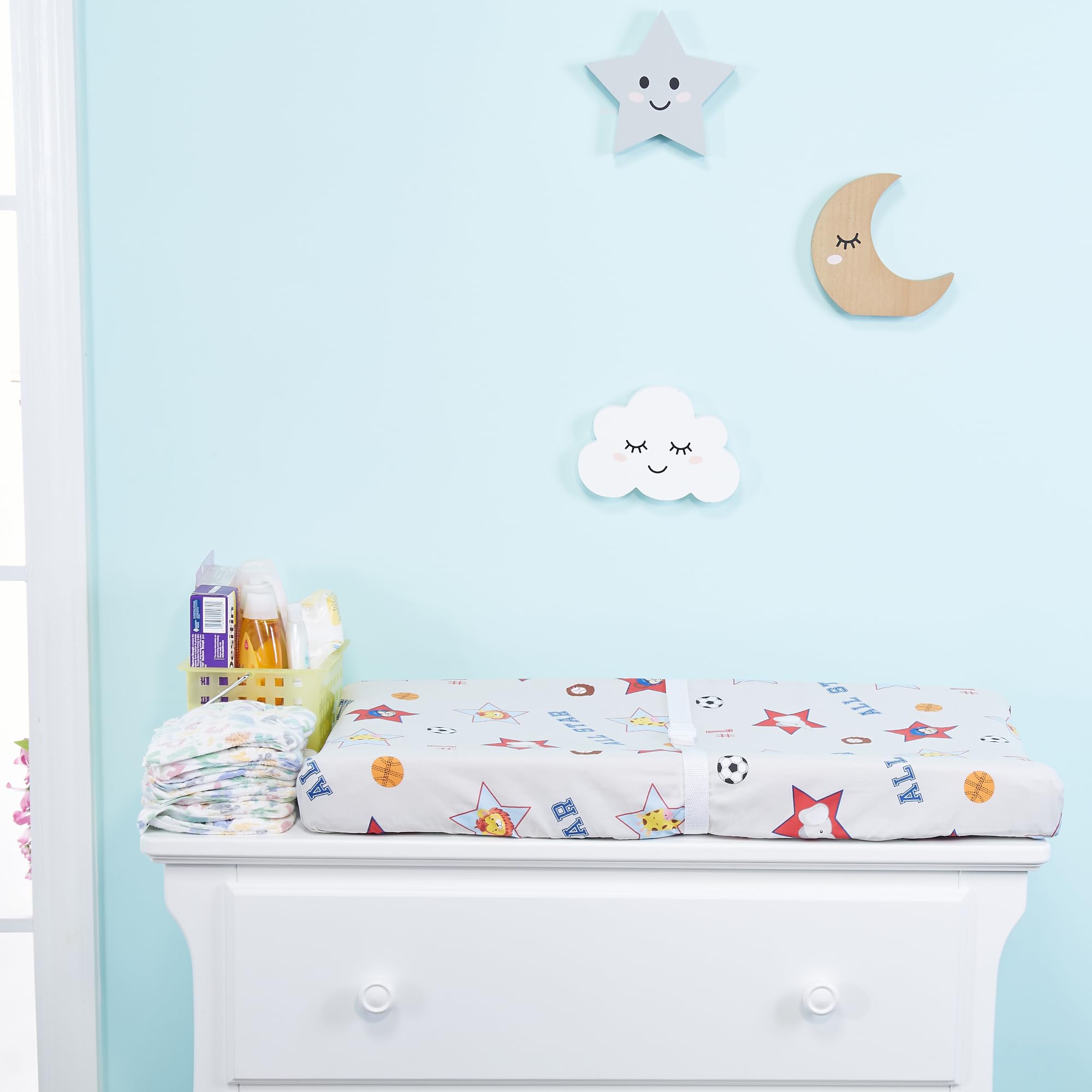 EVERYDAY KIDS changing pad cover jungle animal print giraffes creates whimsical, comfy diaper changes.