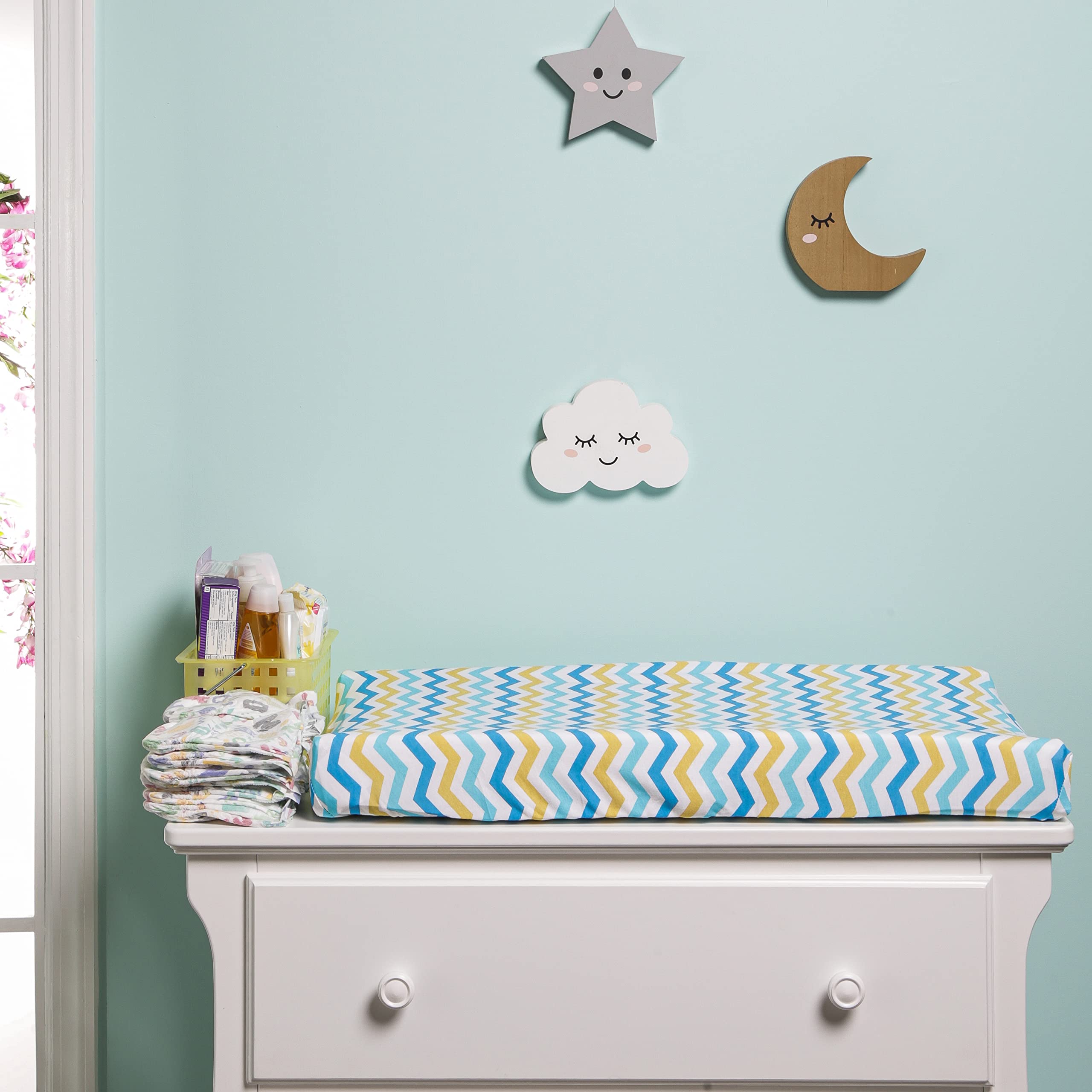 EVERYDAY KIDS safe-eyelet design works with changing pads harness openings.