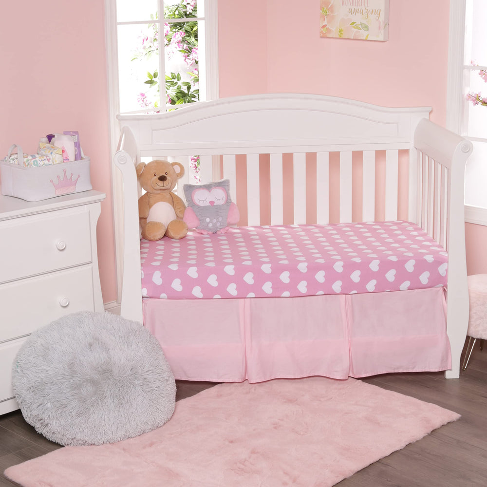 Everyday Kids elastic-band closeup shows secure fit on a standard crib mattress
