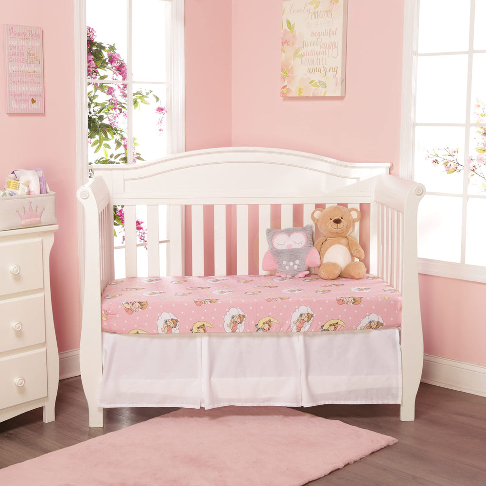 Everyday Kids elastic-band crib sheet closeup shows snug fit and safety-conscious design
