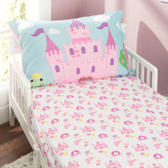 EVERYDAY KIDS toddler fitted sheet Princess Storyland closeup showcases soft brushed microfiber for cozy sleep.