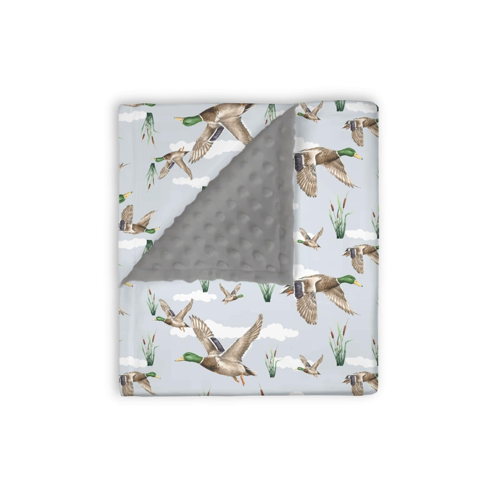 EyMzcod Mink Baby Blanket with mallard duck pattern provides cozy warmth for naps.