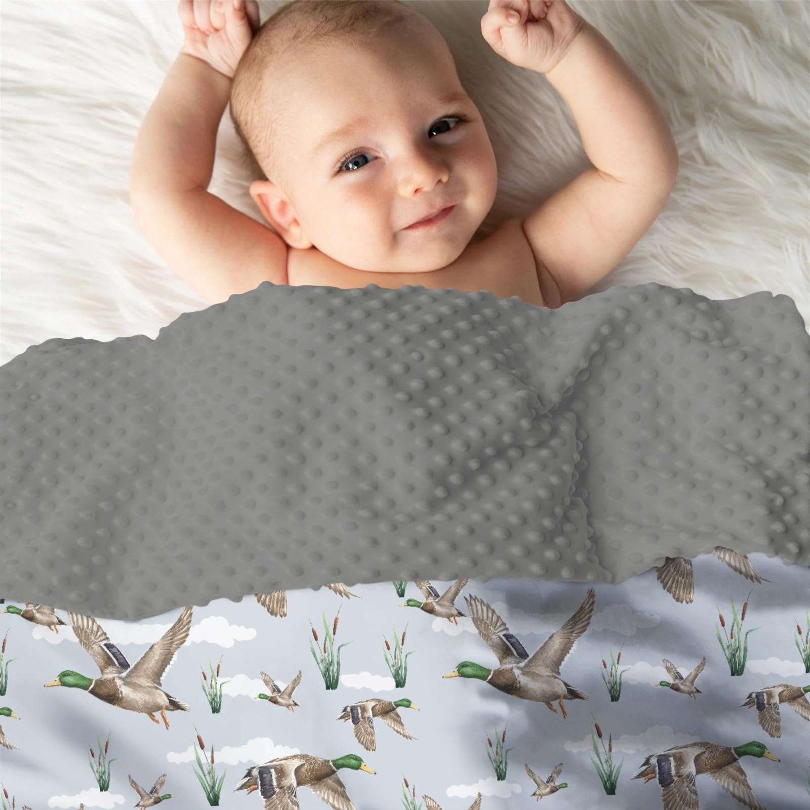 EyMzcod nursery decor-friendly blanket enhances a cozy sleep environment.