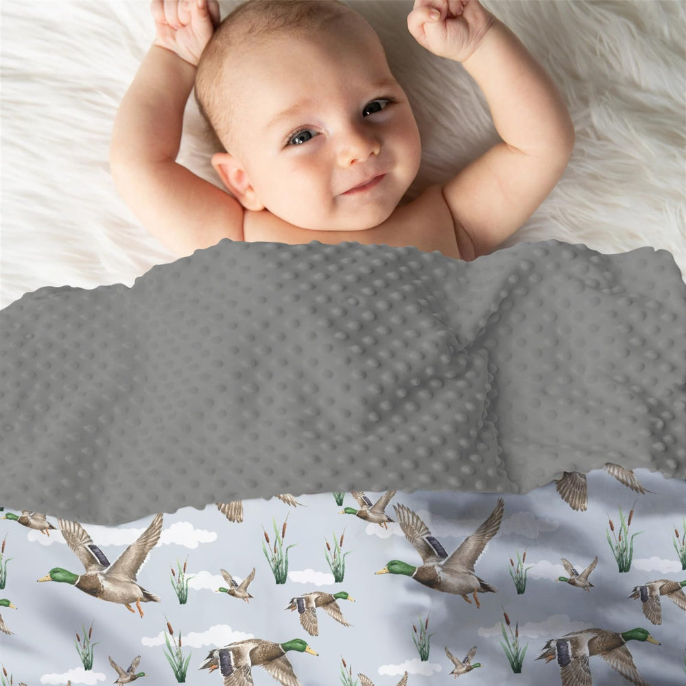 EyMzcod nursery decor-friendly blanket enhances a cozy sleep environment.