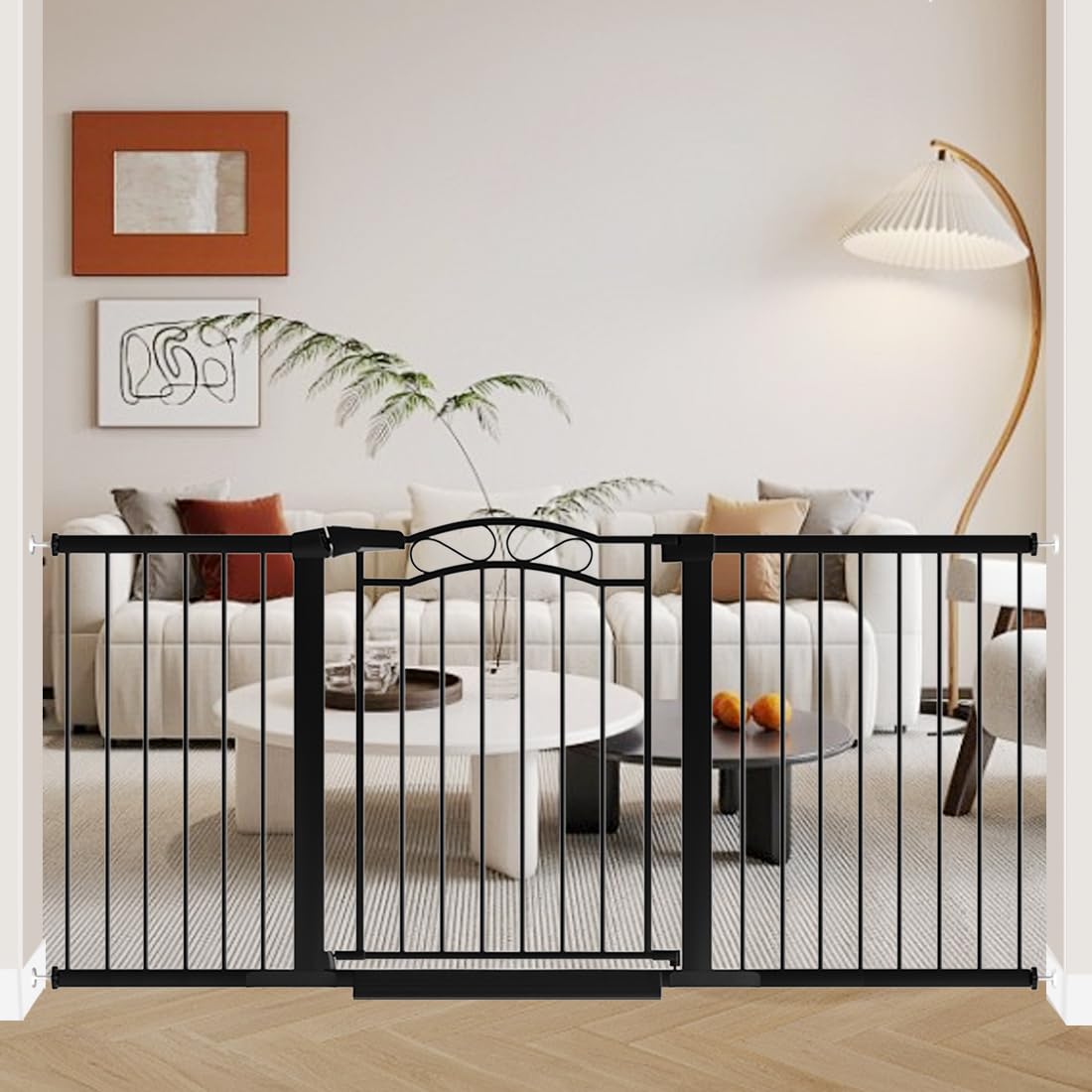 Fairy Baby wide gate door black handle close-up shows smooth auto-close action