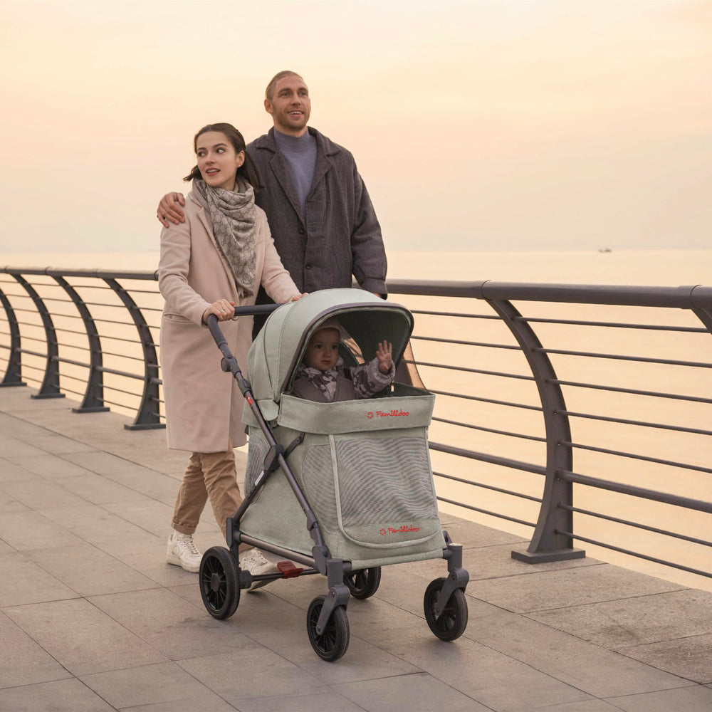 Familidoo Q1 all-terrain wheels enable smooth rides on grass and pavement.