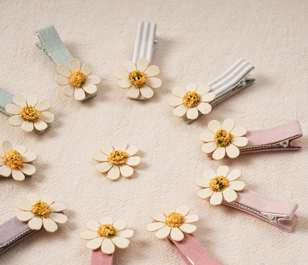 Fancy Clouds gift-card packaging presents the daisies ready to gift.