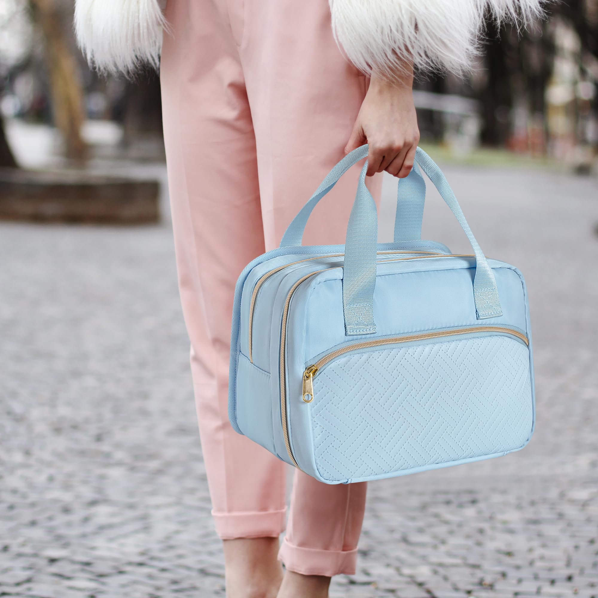 Fasrom bag offers external pockets for phone and keys within reach.