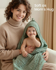FAVERDIIY towel close-up shows plush muslin fibers and softness