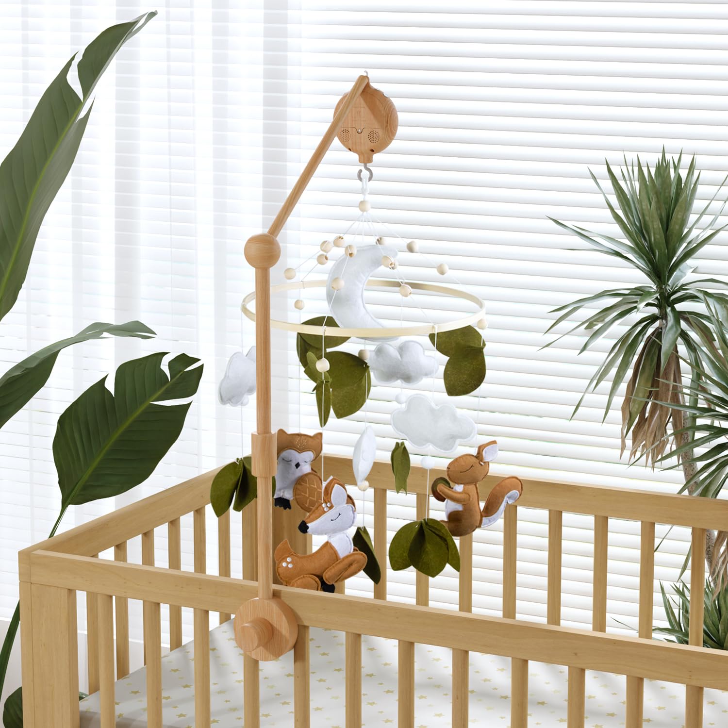 FEISIKE crib hanger highlights premium beech wood with silicone pads to protect crib rails
