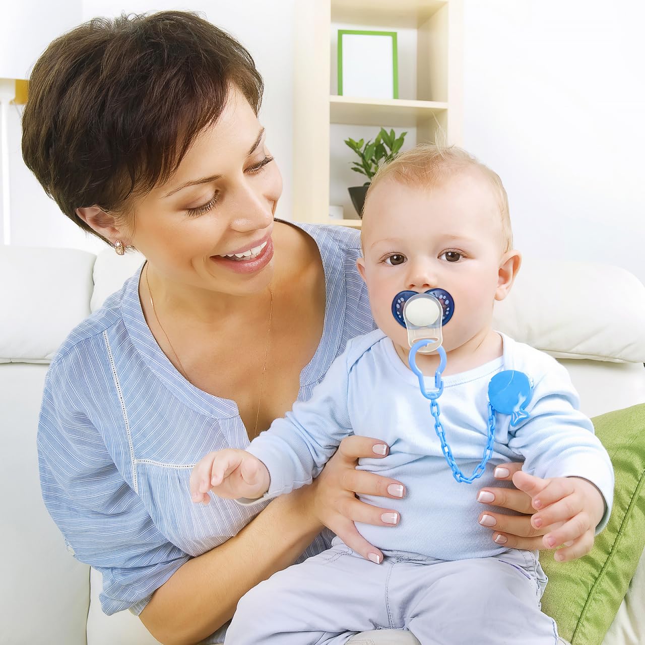 FENICAL baby holder clip MAM-compatible demonstrates secure attachment to compatible pacifiers