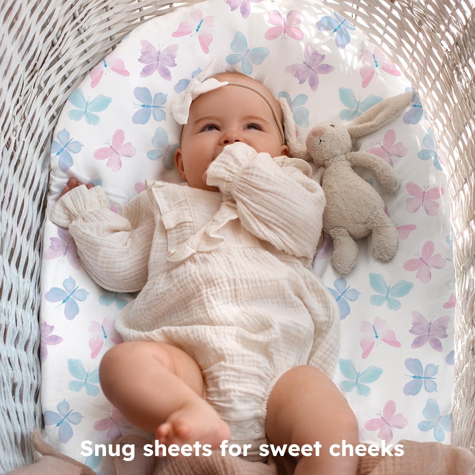 FIEMOL fitted bassinet sheet with elastic edge demonstrates snug, wrinkle-free fit