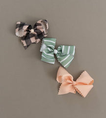 Fifi & Ry premium bow in black plaid with scalloped edges for stylish photoshoots