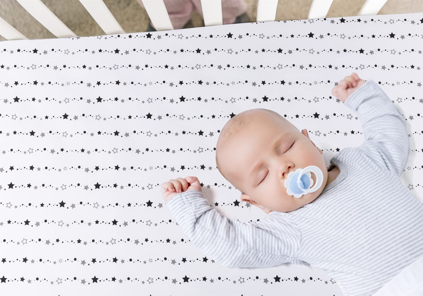 FIGEPO star moon print close-up highlights neutral unisex design for nursery décor