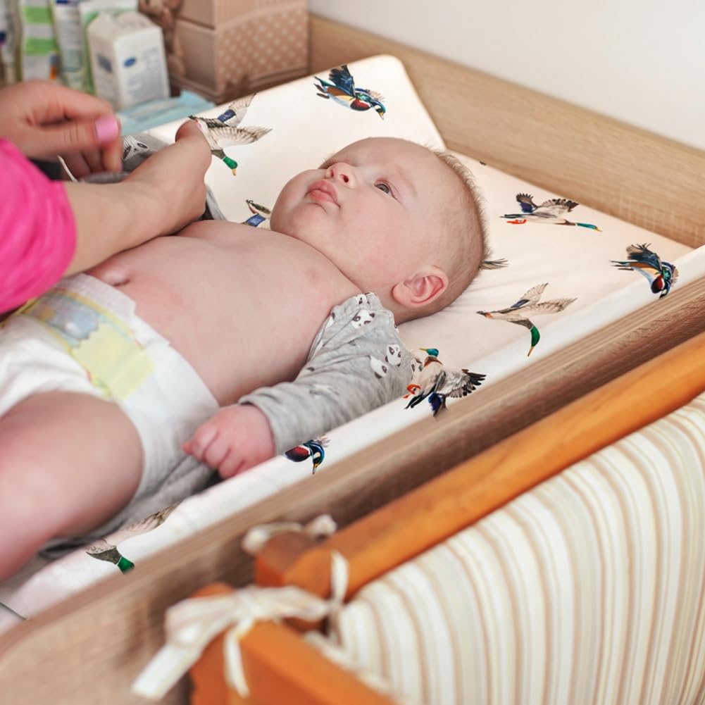 FIGEPO Universal-fit elastic edge demonstrates quick secure installation on crib mattresses