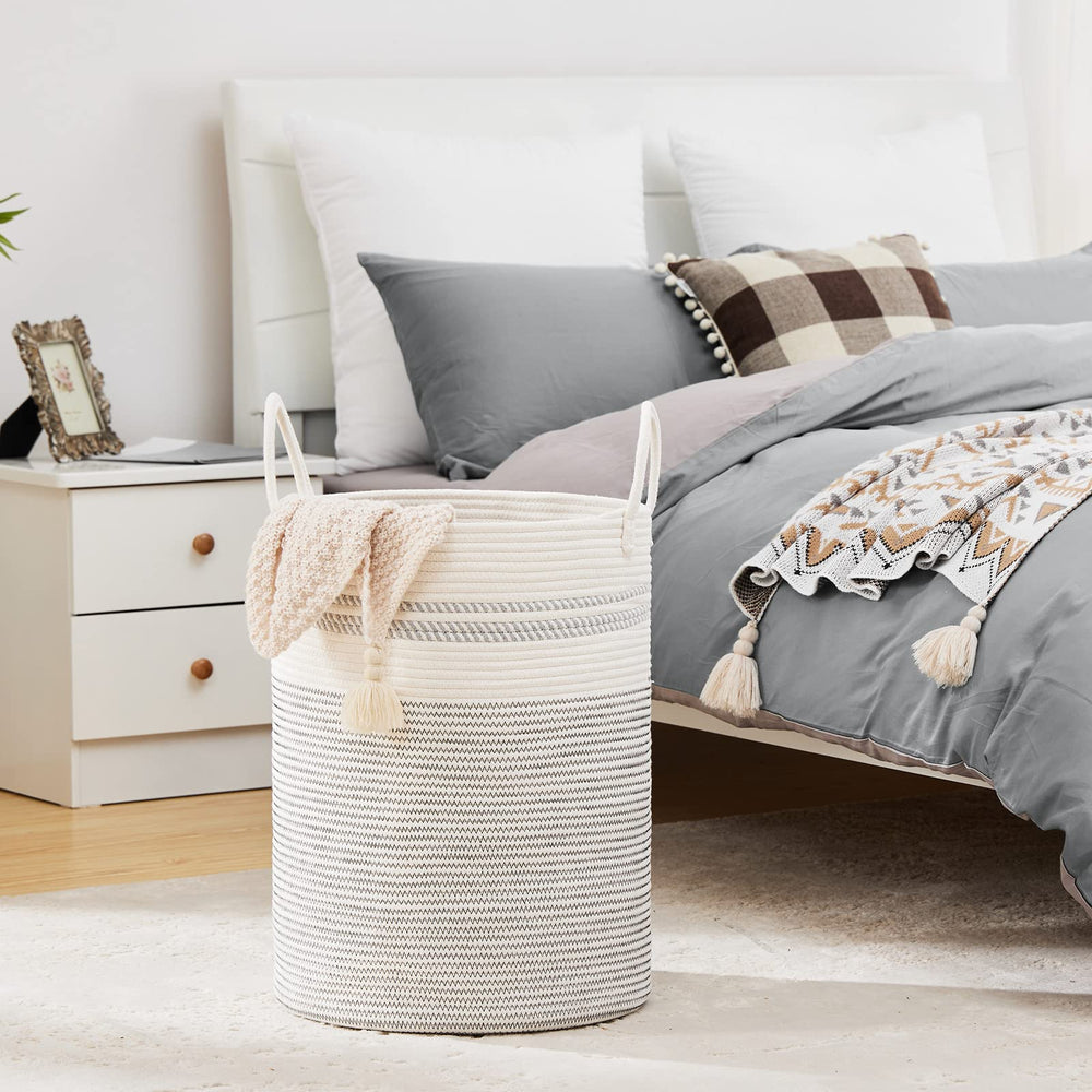 Sturdy handles with reinforced stitching on Fiona's magic 58L hamper for heavy loads