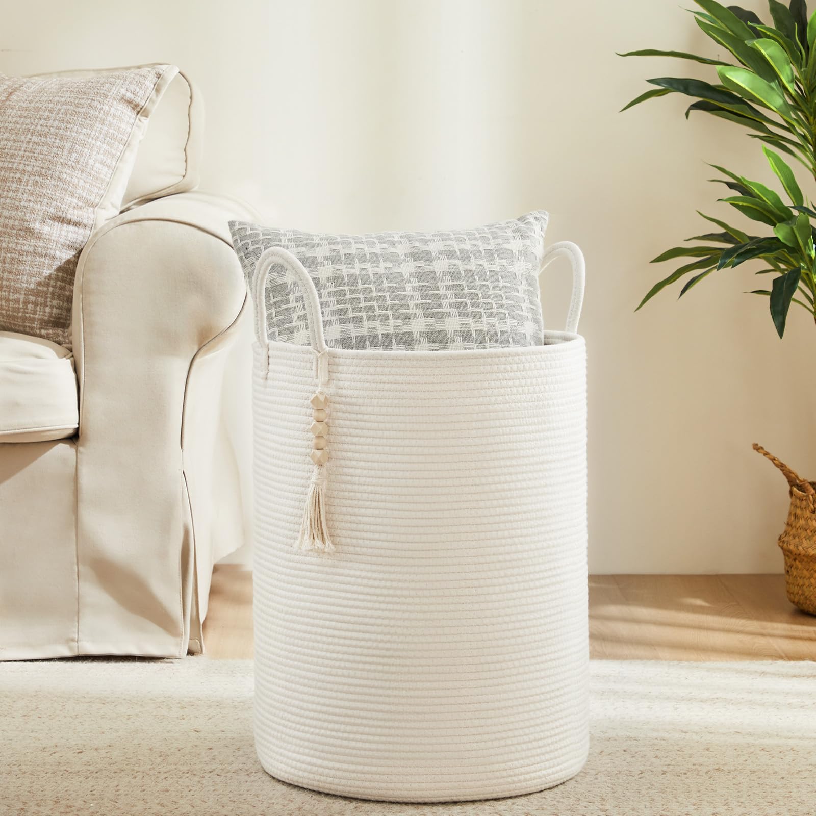 Fiona's magic foldable-design hamper collapses flat for compact storage when not in use.