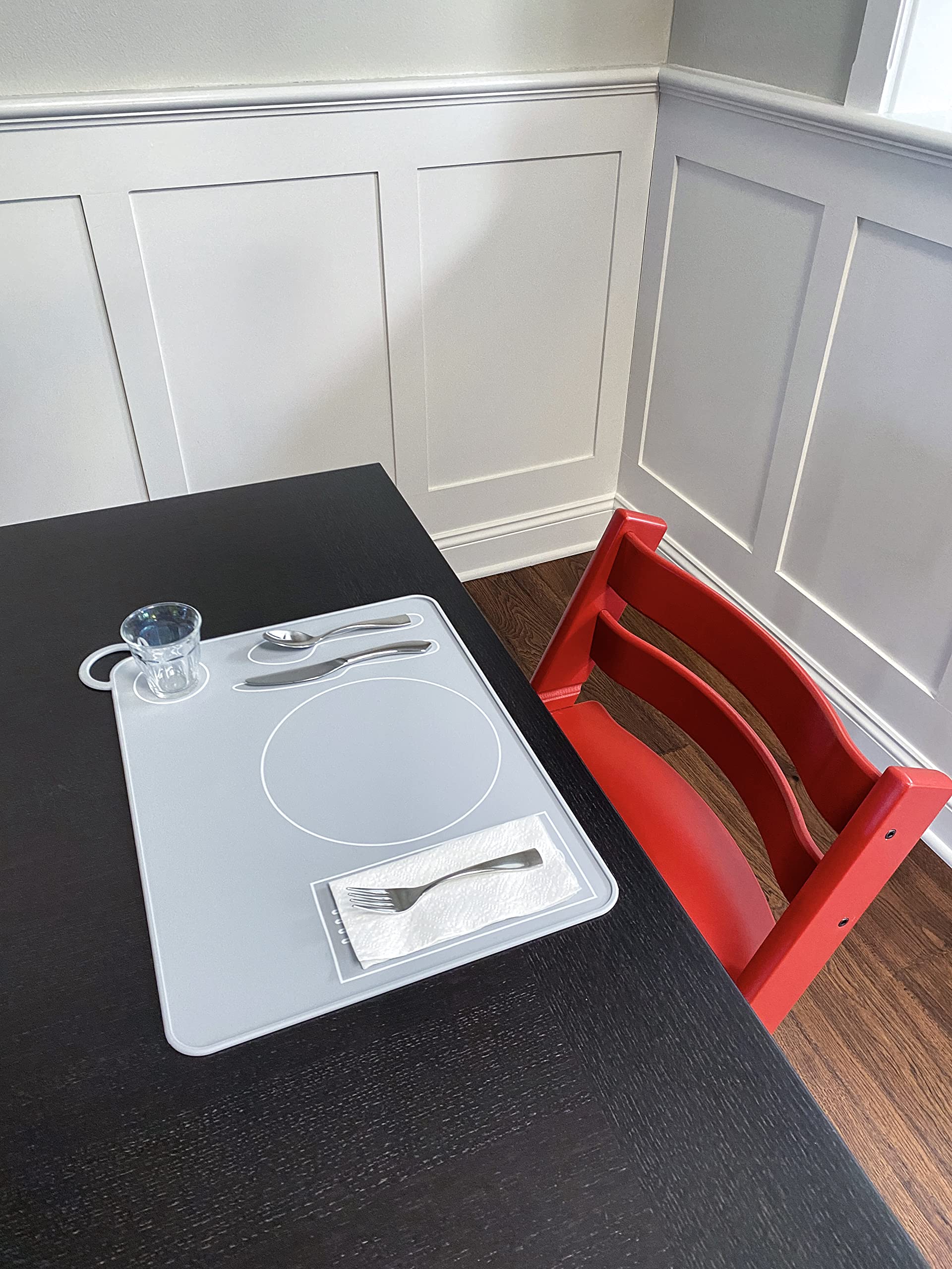 Fire Rooster Kids placemat grey has a large hanging hole for drying