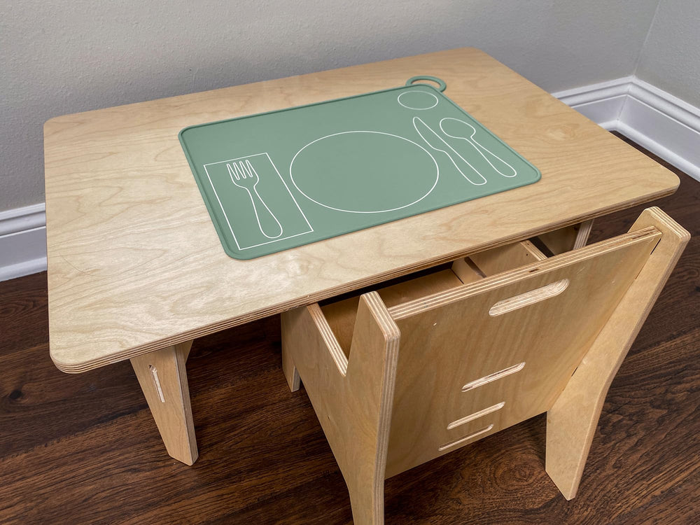 Fire Rooster Kids placemat green-dishwasher-fade-resistance communicates long-lasting color after dishwasher cycles.