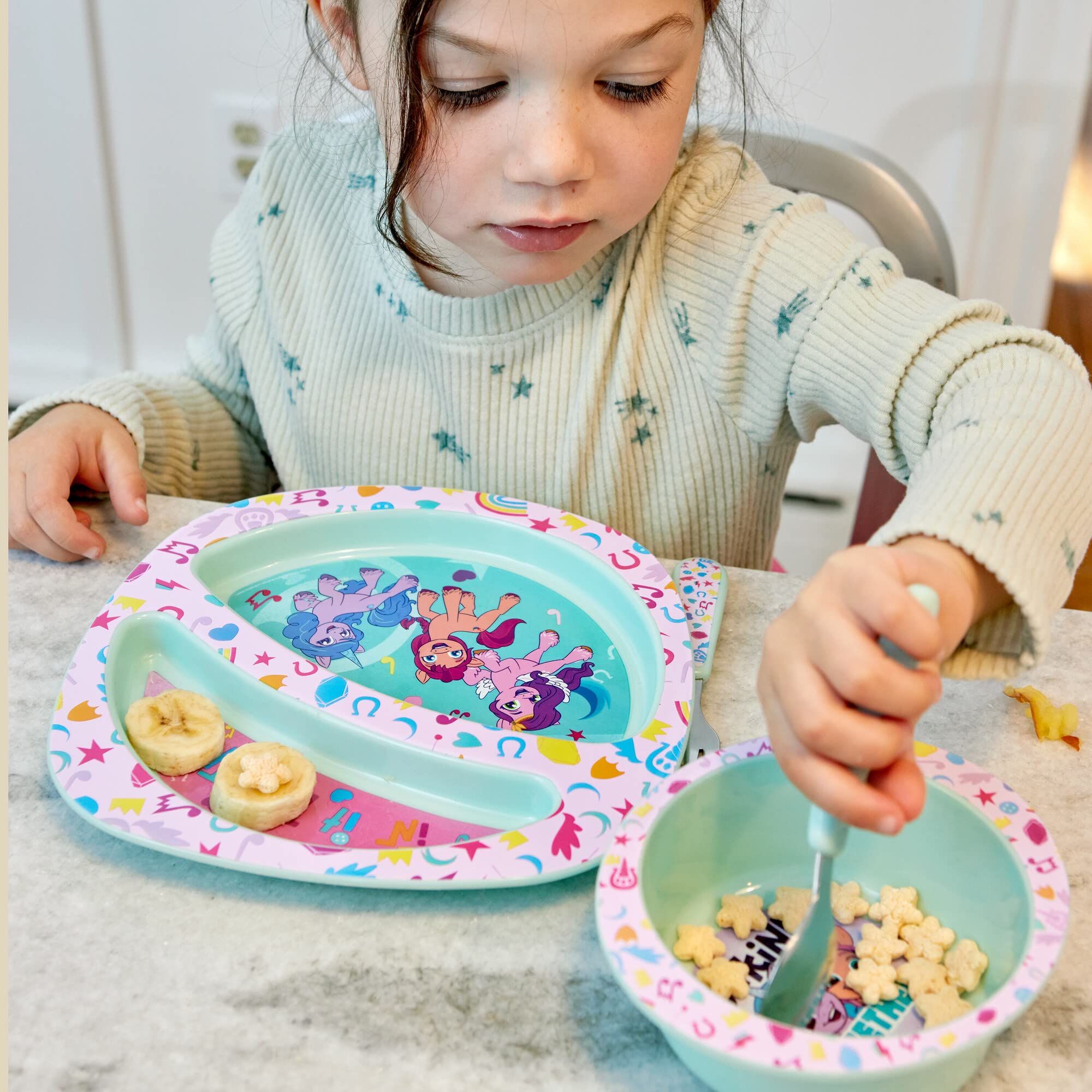 The First Years My Little Pony spoon features a child-friendly grip for scooping and self-feeding.