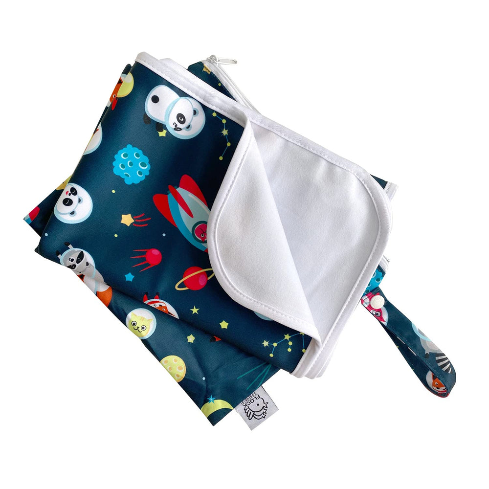 FLOCK THREE portable travel kit keeps baby-changing gear ready anywhere.