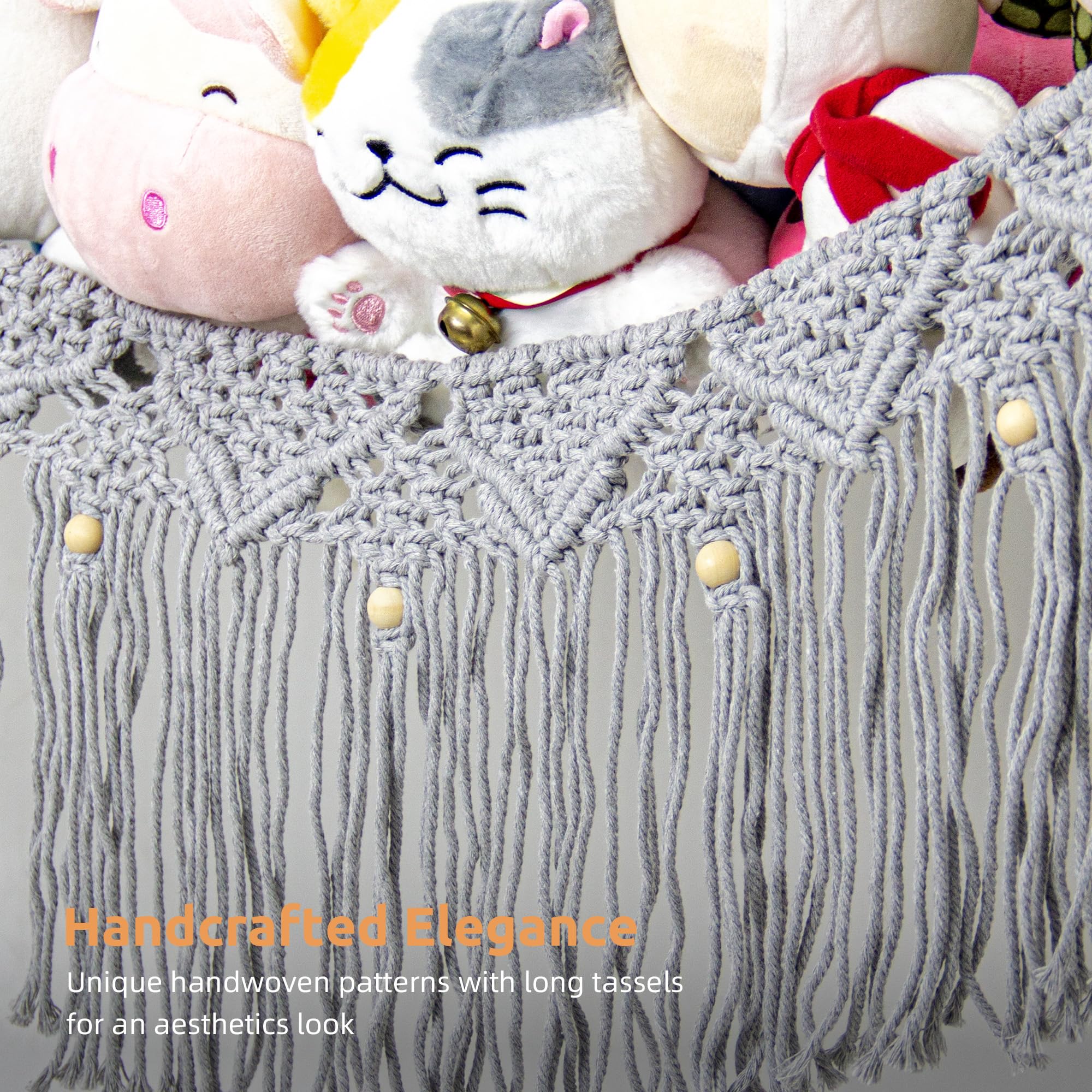 FLOCNOKY plushie net tassels enhance display and storage for blankets and cushions.