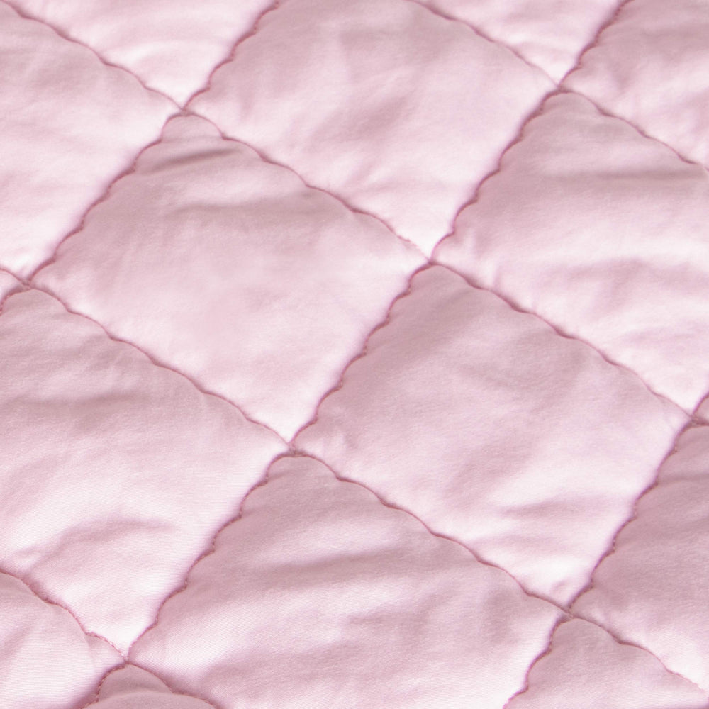 FLXXIE Comforter stitching design emphasizes durability for daily toddler use.