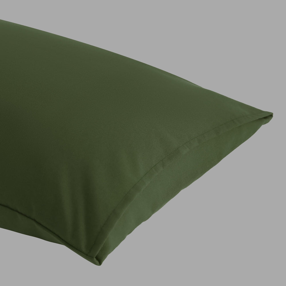 FLXXIE olive green pillowcase in travel use demonstrating lightweight, washable convenience.